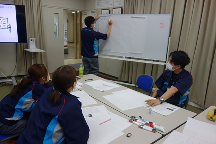 新入社員研修「ひらく」の様子