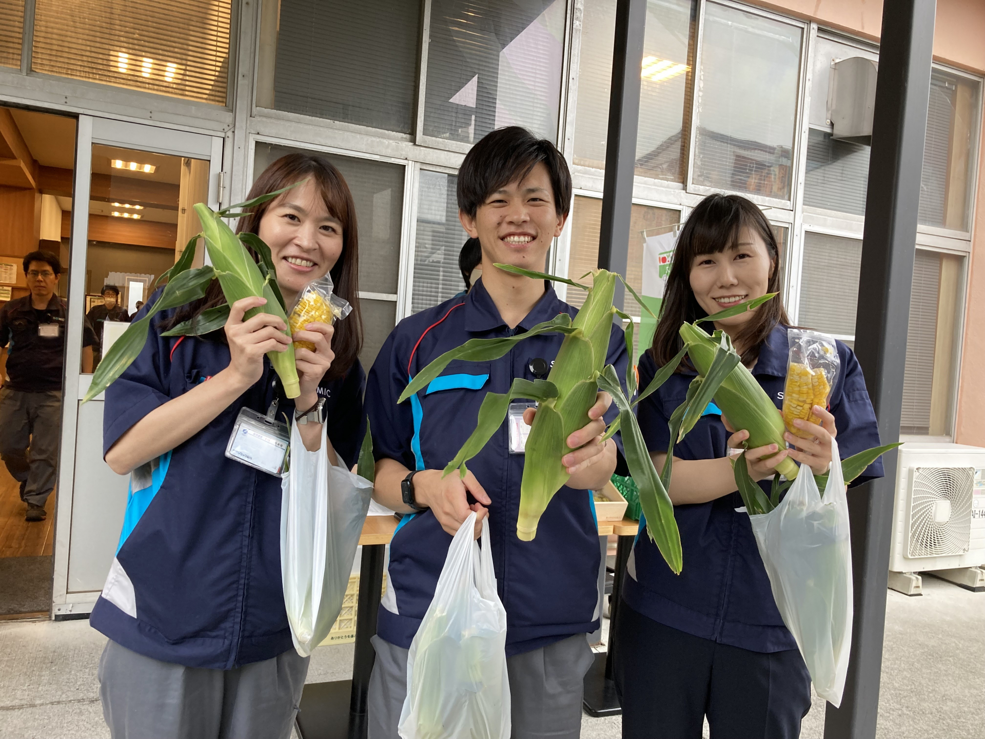 トウモロコシを購入した社員