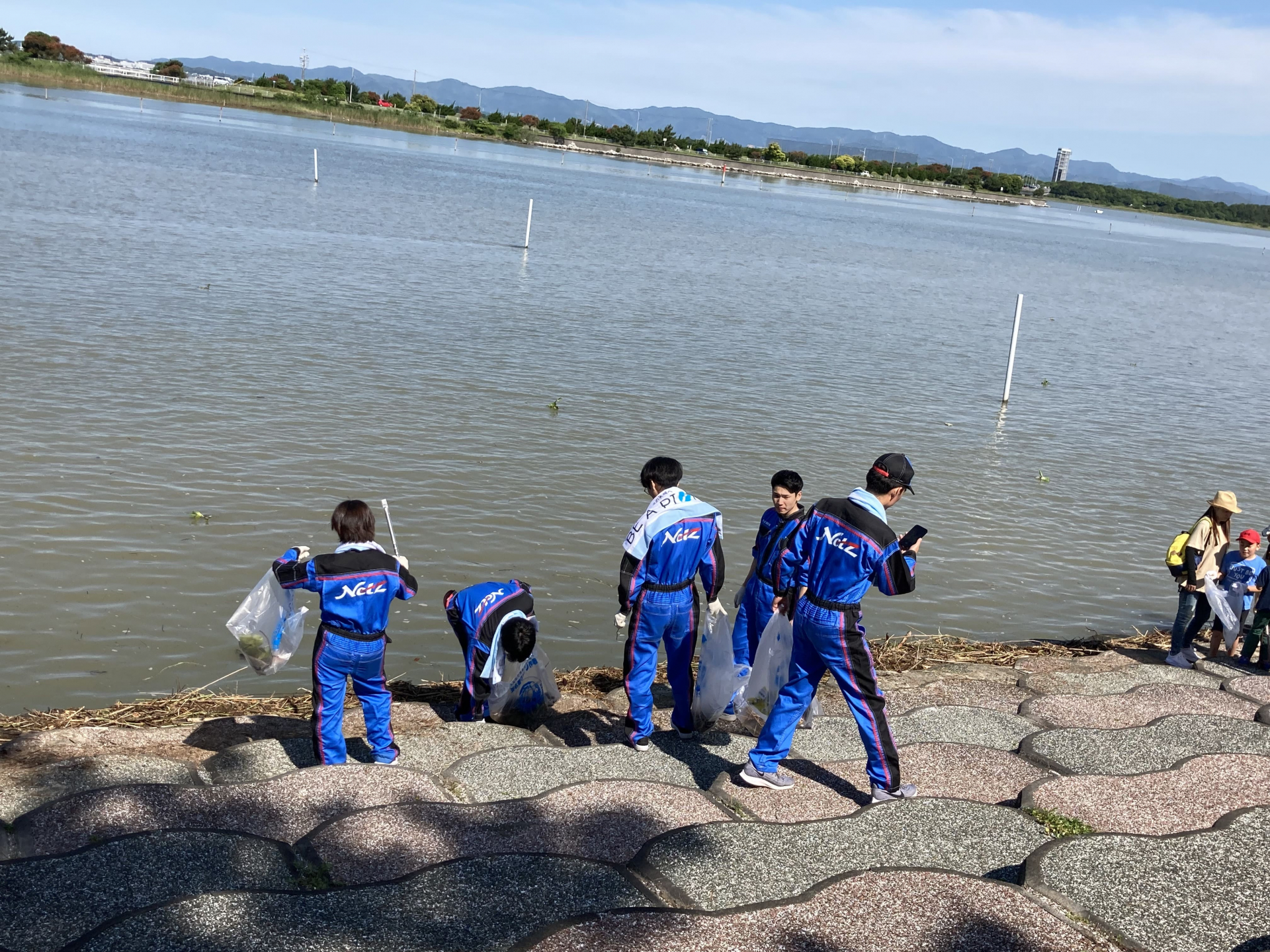浜名湖クリーン作戦の様子