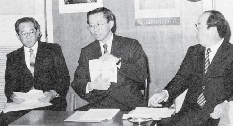 創業75周年時の社名変更発表の様子