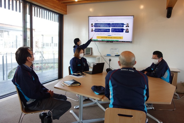 女性活躍支援委員会「ひまわり」中間報告会を実施しました