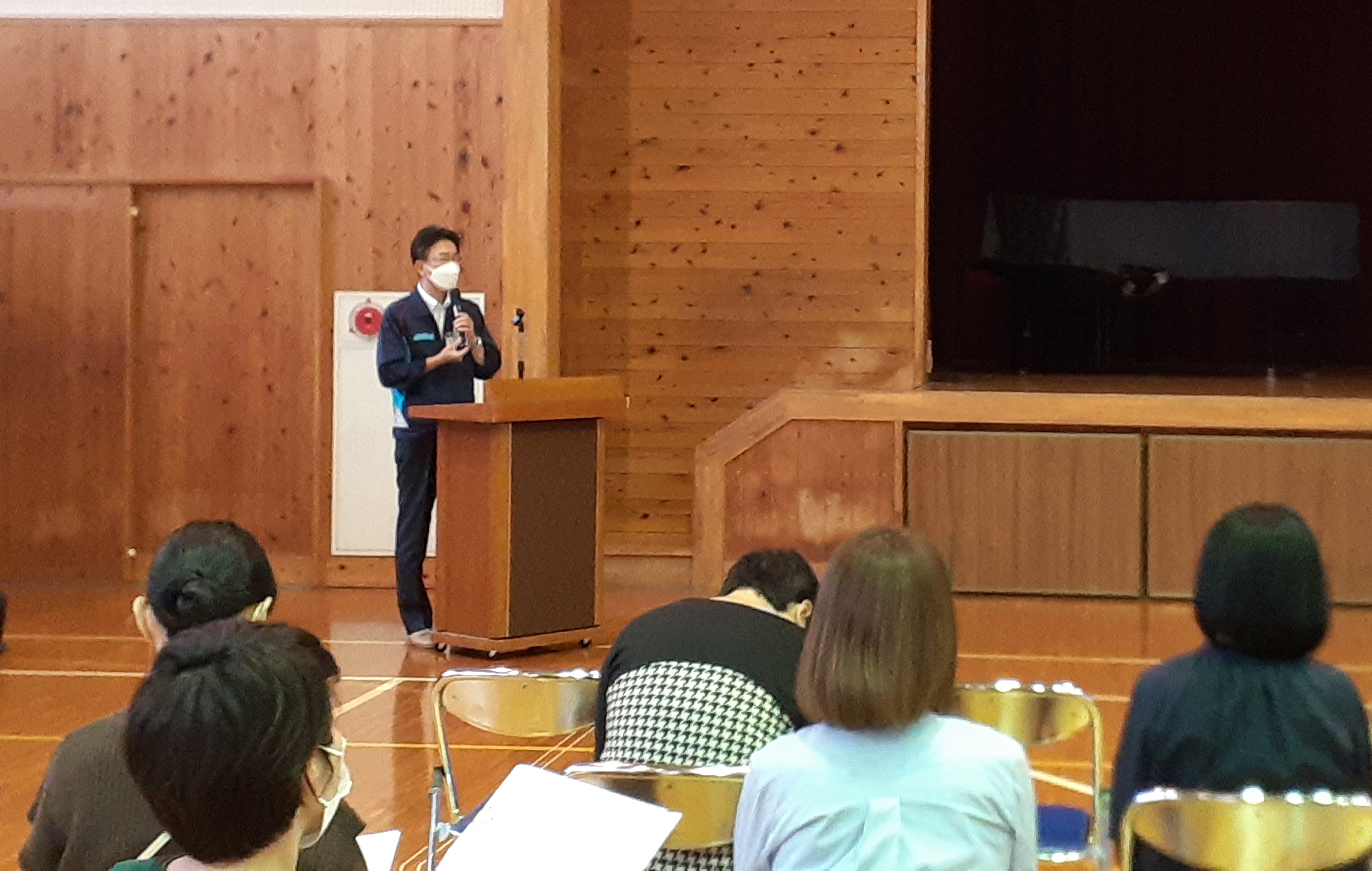 ソミックワンが八幡中学校で保護者向け進路講話