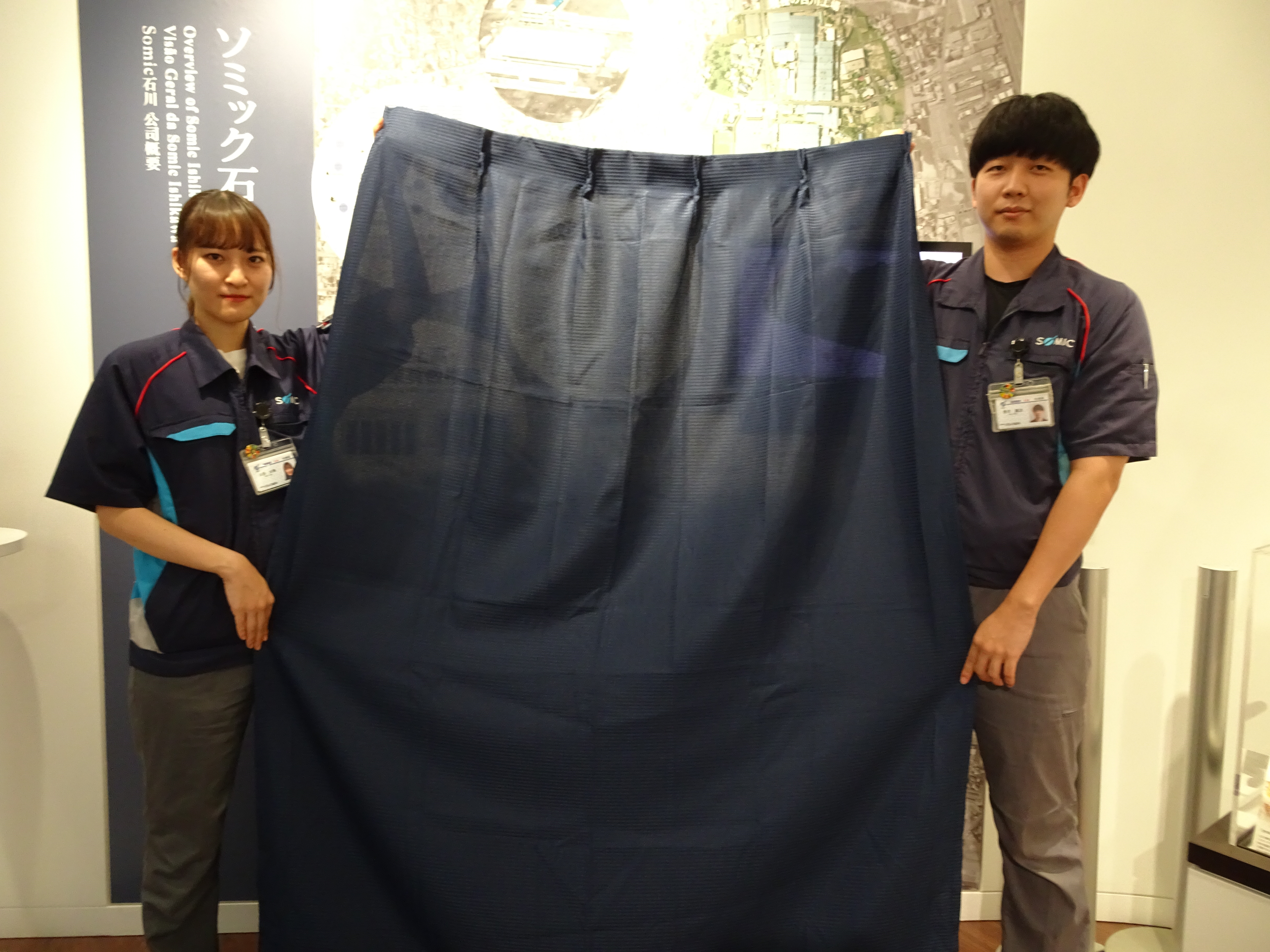 ウクライナ支援の一環としてカーテンを寄付