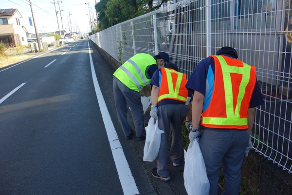街をきれいに！地域清掃活動を行いました